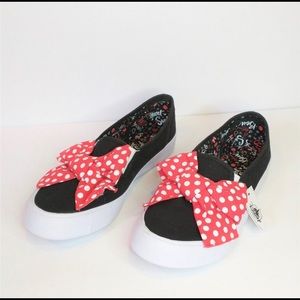 Disney park Minnie Mouse bow slip on sneakers size 9
